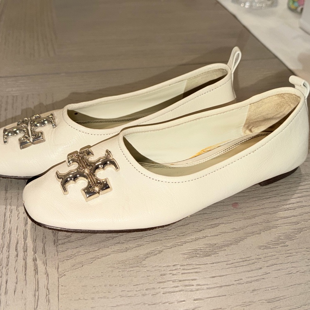 Tory Burch Cream Leather Ballet Flats with Gold Logo